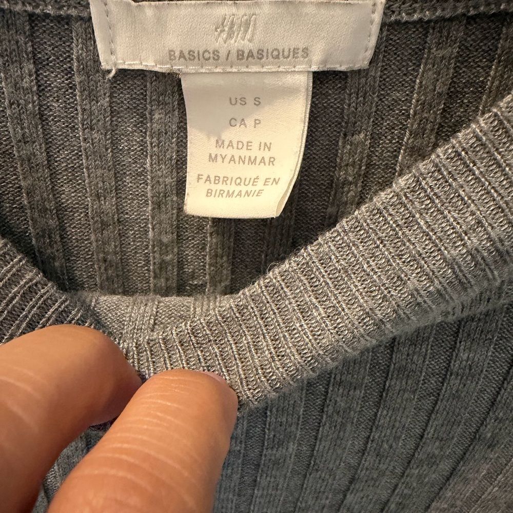 H&M Gray Ribbed Knit Top - Picture 2 of 3